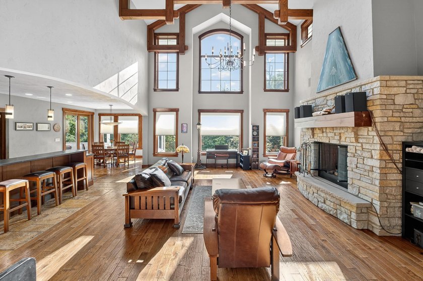 Stunning 4,700sqft custom Craftsman home on a prime .58-acre lot - photo 9