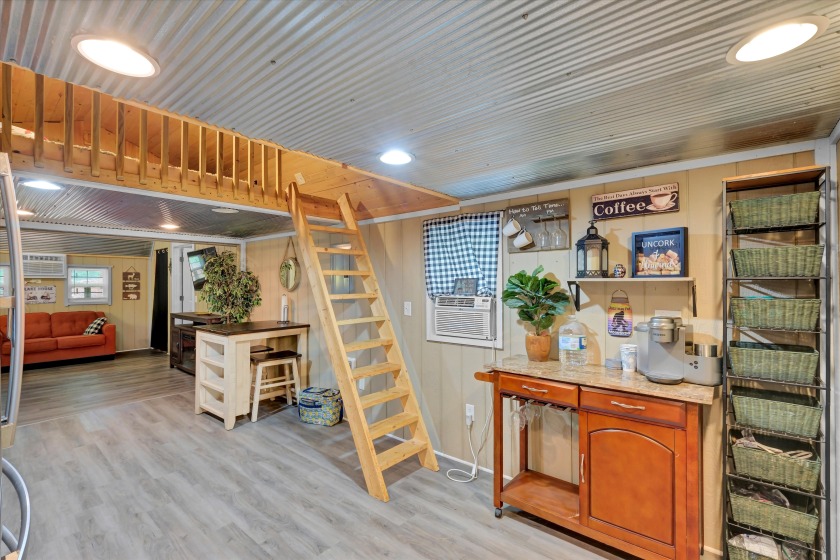 Charming Cottage With Screened Porch &amp; Dock - photo 5