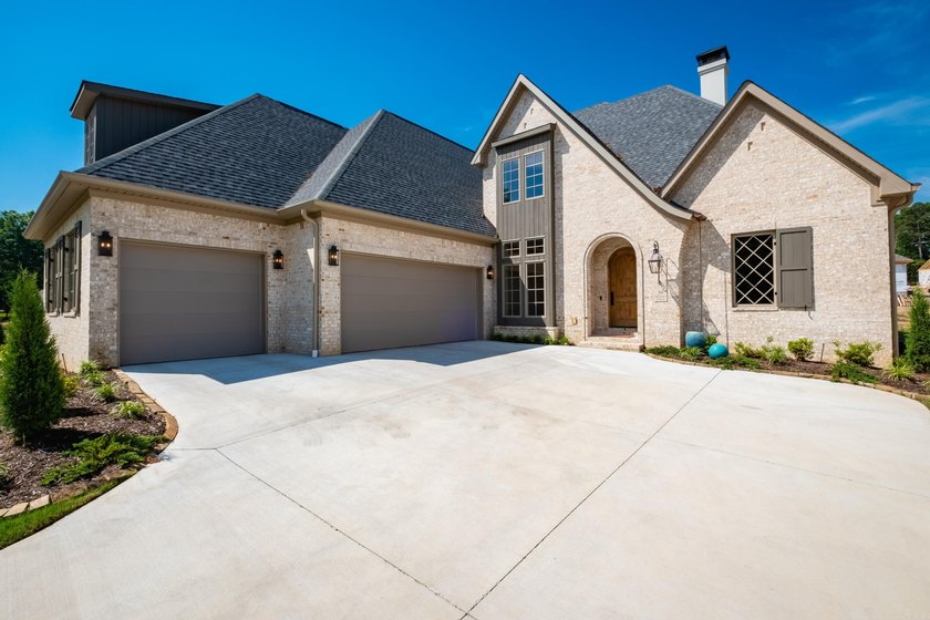 Stunning new construction steps from Chenal's Bear Den Golf - photo 3
