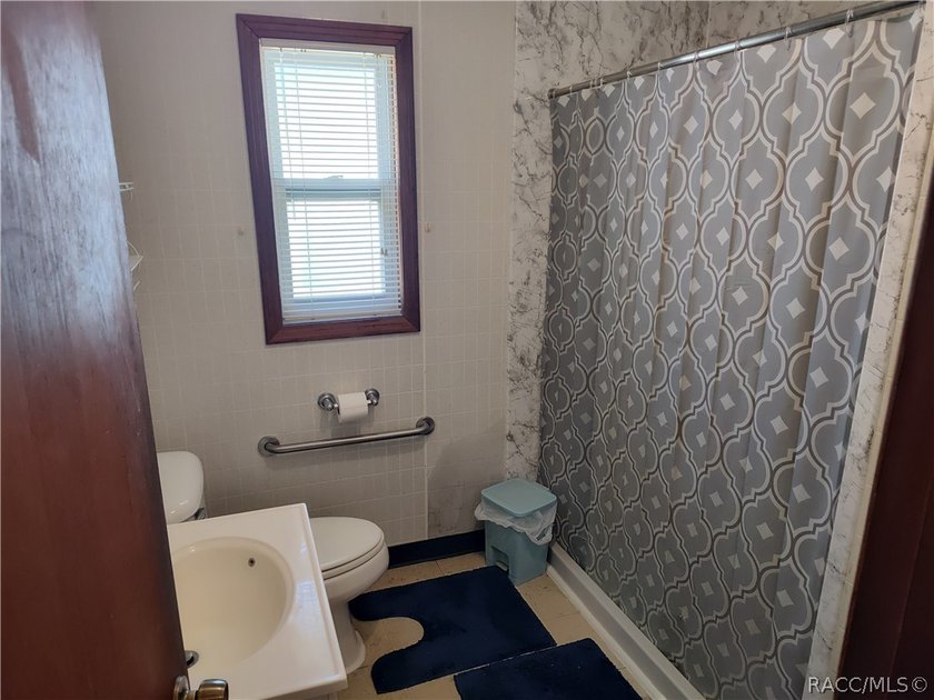 Charming home in Inglis, Fl. Discover this cozy 3-bedroom - photo 11