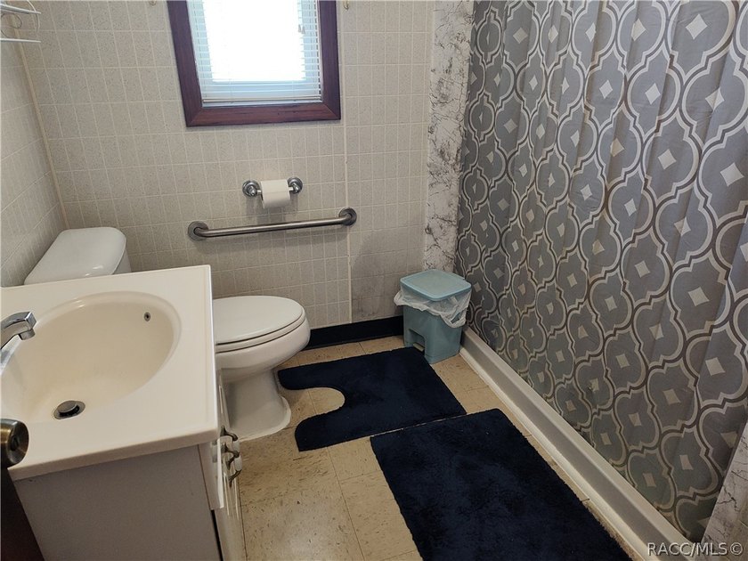 Charming home in Inglis, Fl. Discover this cozy 3-bedroom - photo 19