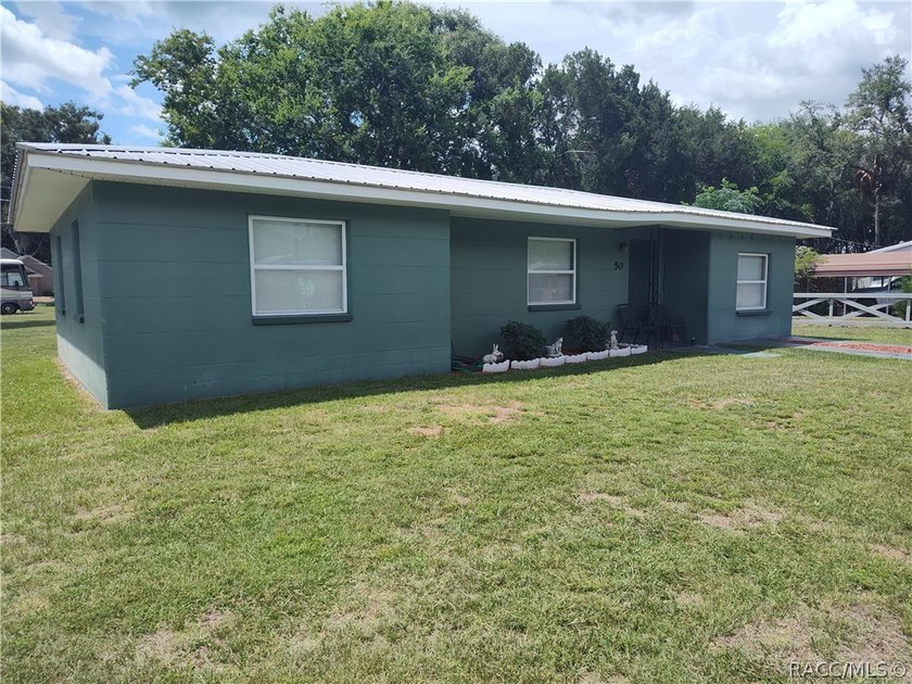 Charming home in Inglis, Fl. Discover this cozy 3-bedroom - photo 21