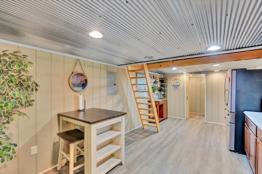Charming Cottage With Screened Porch &amp; Dock - photo 8