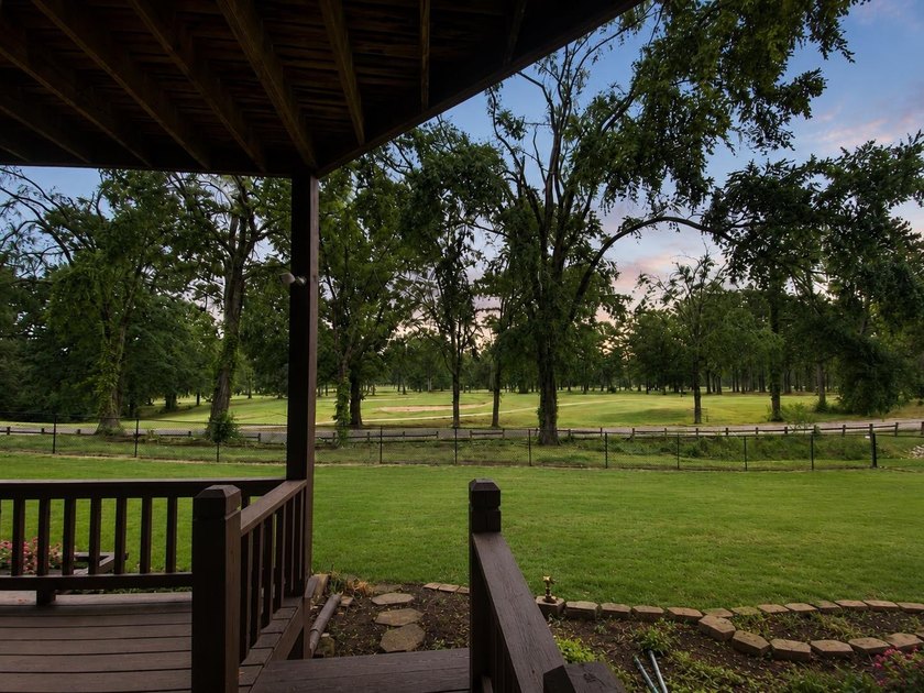 Come relax &amp; take in the views at this custom-built 3-bedroom - photo 22
