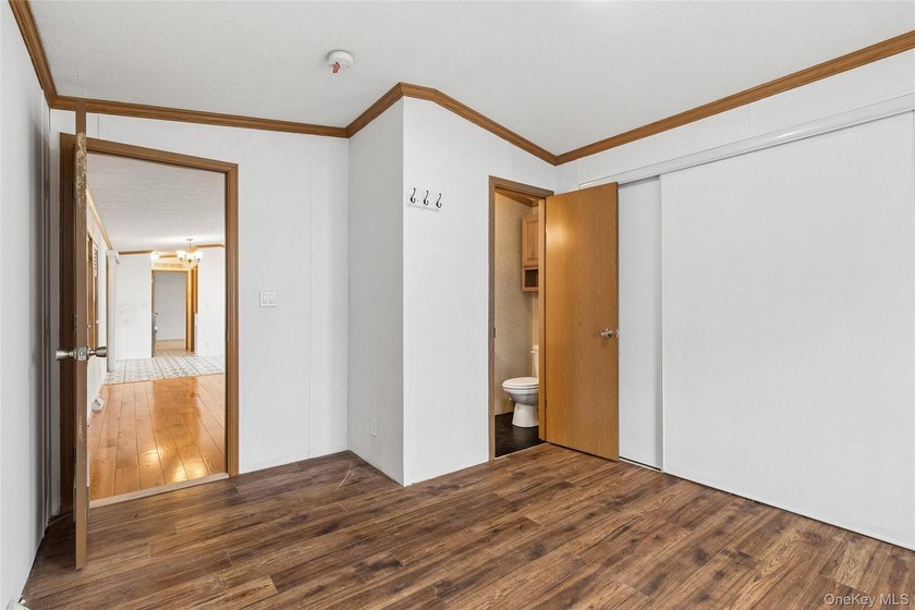 Recently renovated 2004 manufactured home located in a desirable - photo 25