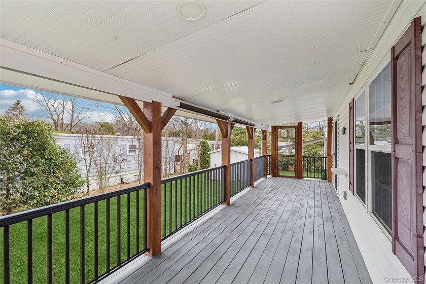 Recently renovated 2004 manufactured home located in a desirable - photo 29