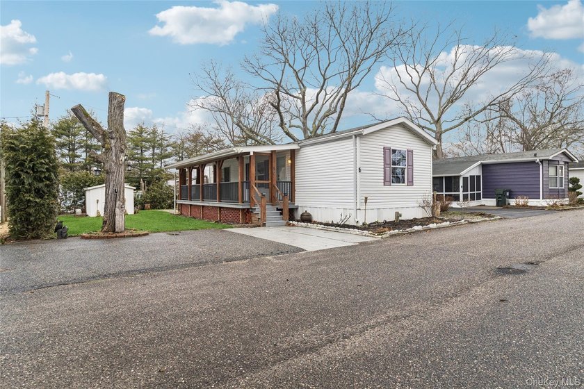 Recently renovated 2004 manufactured home located in a desirable - photo 30