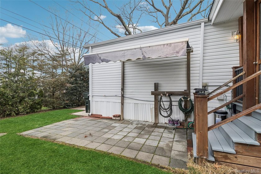 Recently renovated 2004 manufactured home located in a desirable - photo 36