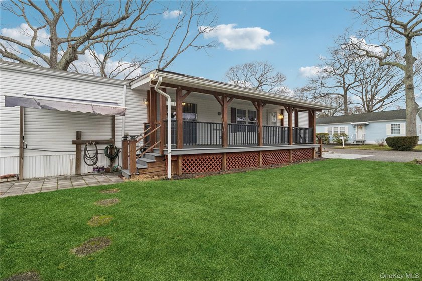 Recently renovated 2004 manufactured home located in a desirable - photo 38