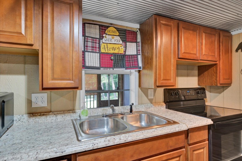 Charming Cottage With Screened Porch &amp; Dock - photo 11