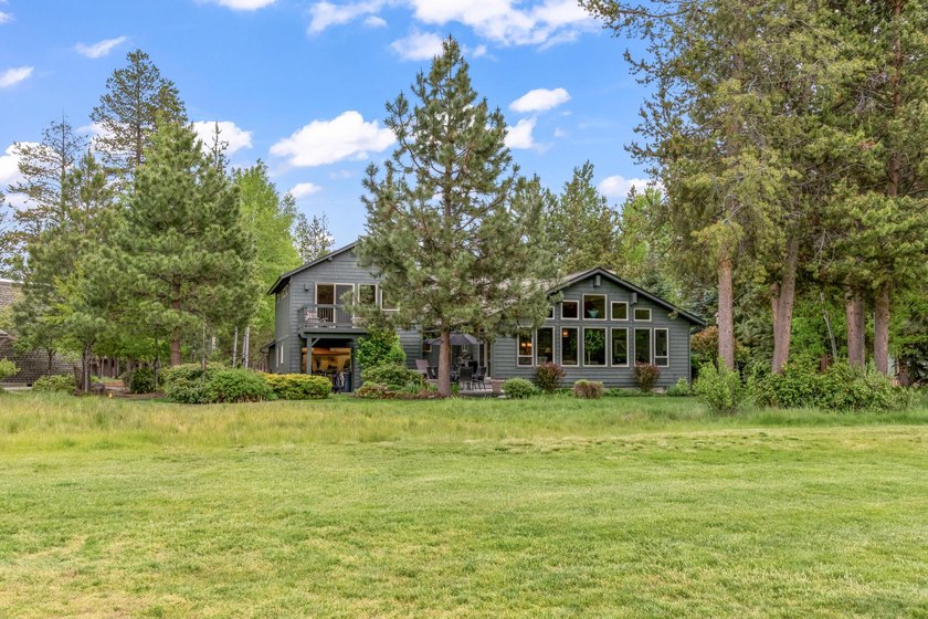 This furnished spacious, updated Meadows Golf Course home - photo 2