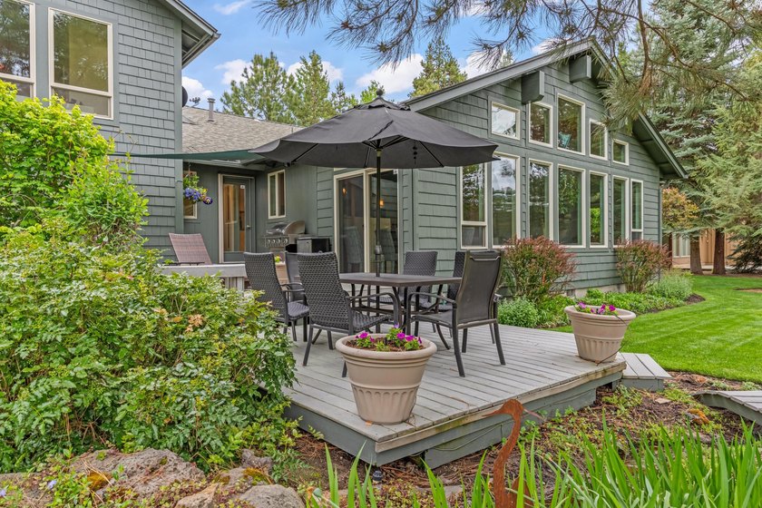 This furnished spacious, updated Meadows Golf Course home - photo 3