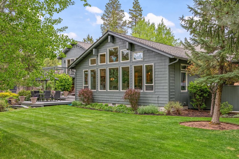 This furnished spacious, updated Meadows Golf Course home - photo 4