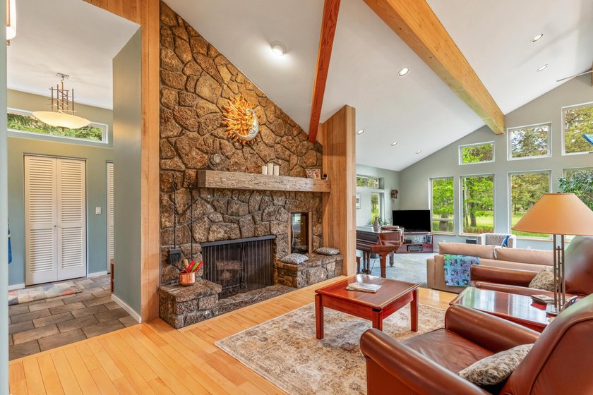 This furnished spacious, updated Meadows Golf Course home - photo 10