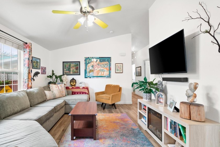 Welcome to your sunny slice of coastal paradise! This bright - photo 4