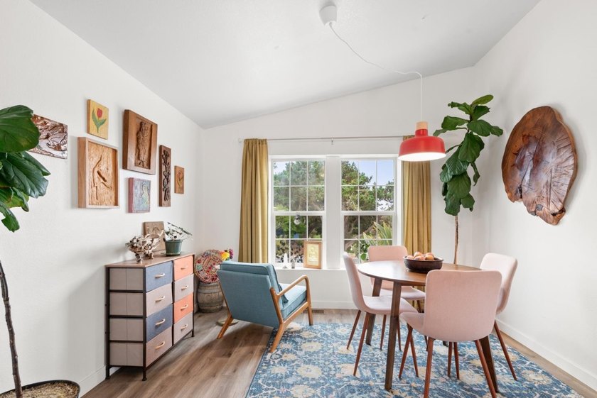 Welcome to your sunny slice of coastal paradise! This bright - photo 8