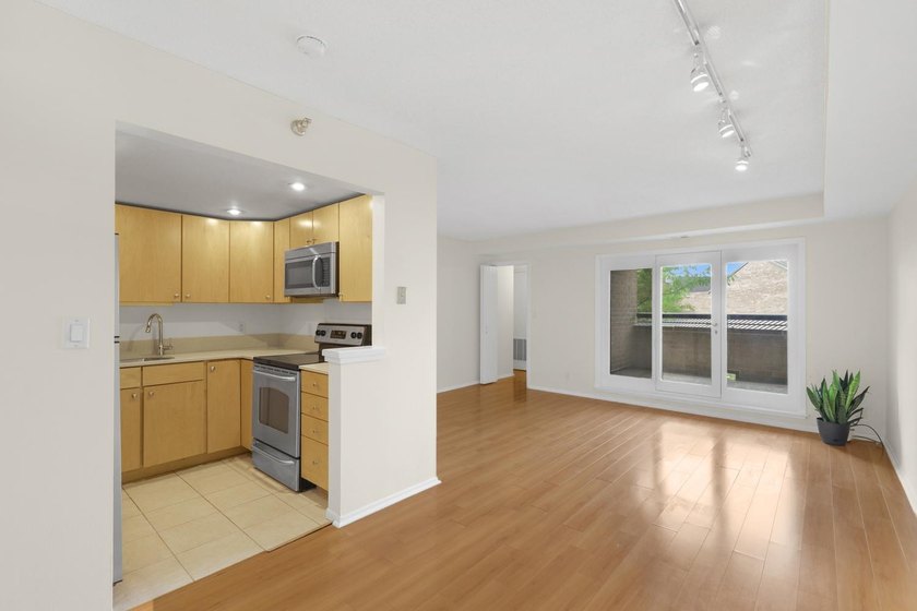 Fabulous 5th floor studio at The Falls Pinnacle, one of the best - photo 13