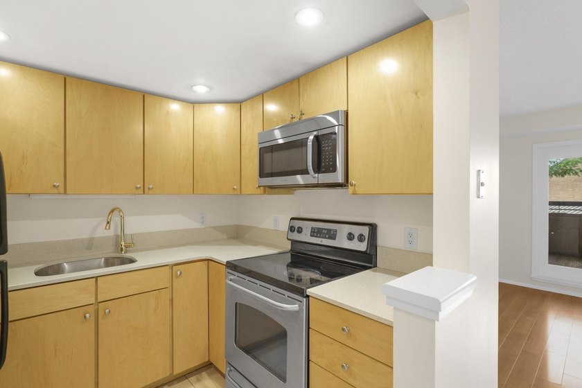 Fabulous 5th floor studio at The Falls Pinnacle, one of the best - photo 18