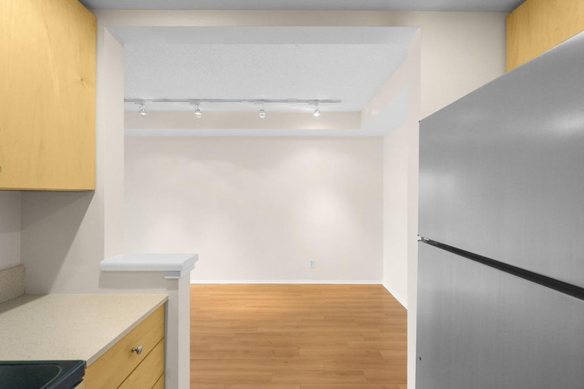 Fabulous 5th floor studio at The Falls Pinnacle, one of the best - photo 22