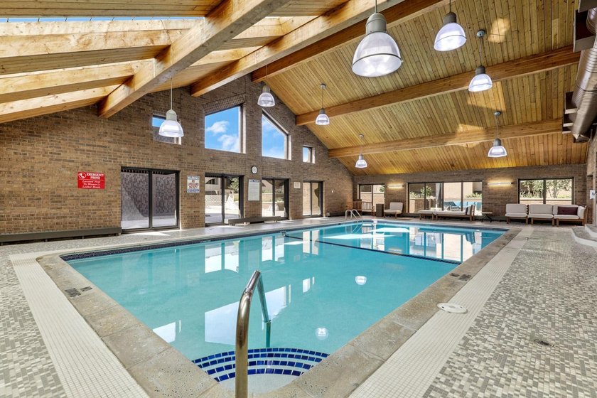 Fabulous 5th floor studio at The Falls Pinnacle, one of the best - photo 38