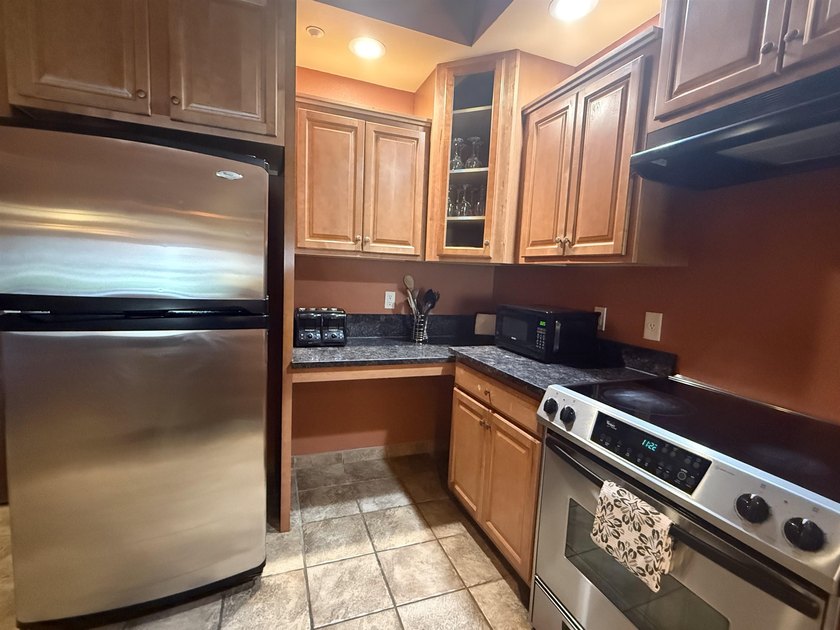 Enjoy prime first-floor living with this condo perfectly - photo 6