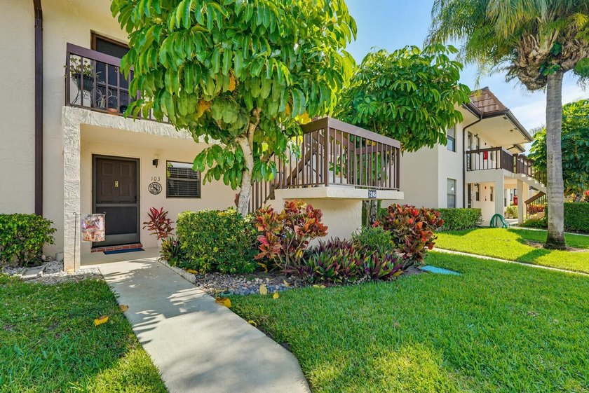 Welcome to this beautifully renovated 2BR/2BA condo in the - photo 2