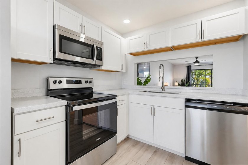Welcome to this beautifully renovated 2BR/2BA condo in the - photo 4