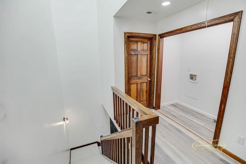 Fully renovated, move-in-ready home with breathtaking - photo 17