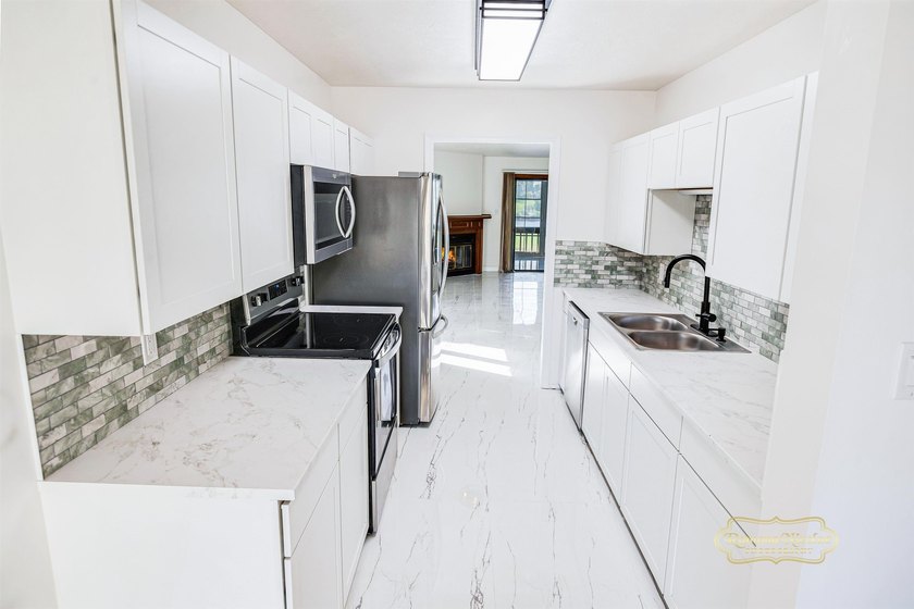 Fully renovated, move-in-ready home with breathtaking - photo 18