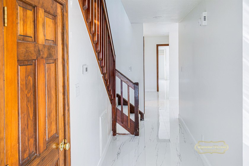 Fully renovated, move-in-ready home with breathtaking - photo 23