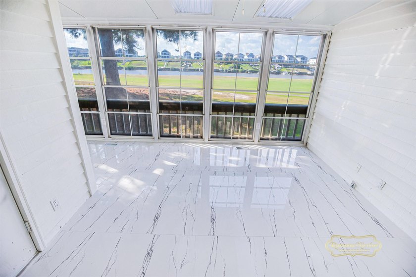 Fully renovated, move-in-ready home with breathtaking - photo 25
