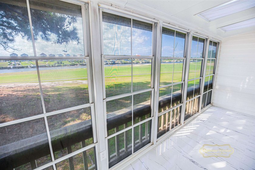 Fully renovated, move-in-ready home with breathtaking - photo 26