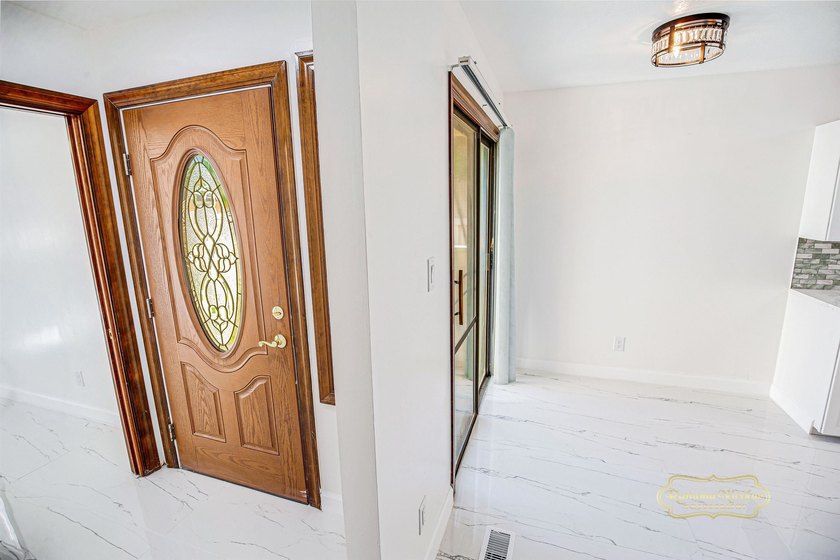 Fully renovated, move-in-ready home with breathtaking - photo 28