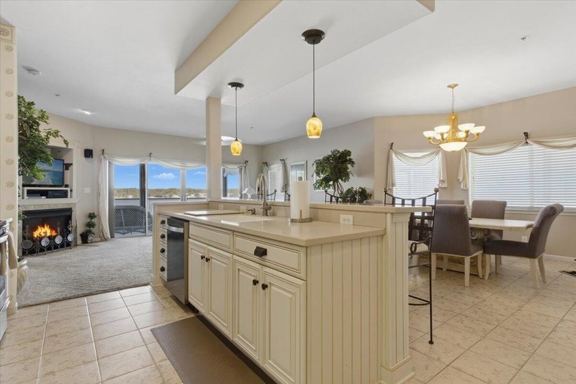 Nightly Rentals Allowed! This light-filled condo with three - photo 7