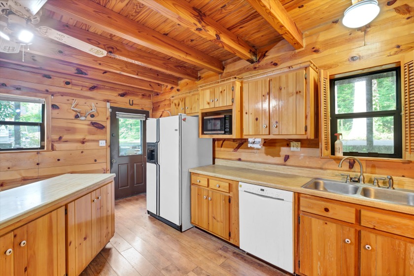 Rustic Lake Home With Easy Lake Access &amp; Dock - photo 14