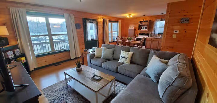 Here it is! Lakefront 2-bedroom, 1-bath cabin at Edgewater Beach - photo 4