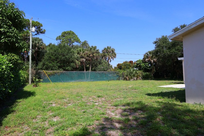 Cute, bright 3-bedroom, 2-bath single family home conveniently - photo 7