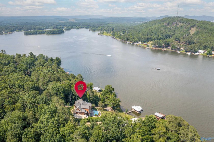 LAKEFRONT LUXURY ESTATE on Weiss Lake! This 5,272+/- sq. ft - photo 4