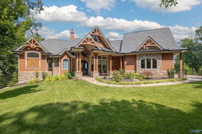 LAKEFRONT LUXURY ESTATE on Weiss Lake! This 5,272+/- sq. ft - photo 5