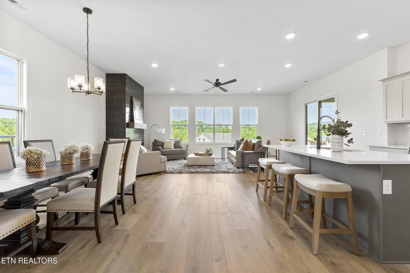 BACK ON THE MARKET &amp; MOVE IN READY!!!! Welcome to the Willow - a - photo 6