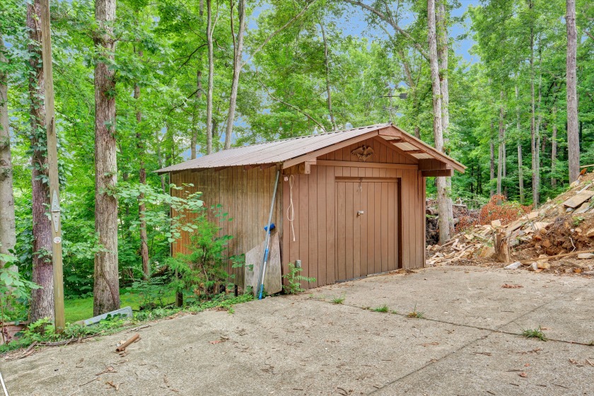 Rustic Lake Home With Easy Lake Access &amp; Dock - photo 4
