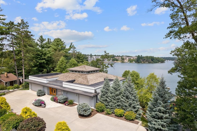 This stunning ranch home, designed by James R. Dresser in the - photo 20