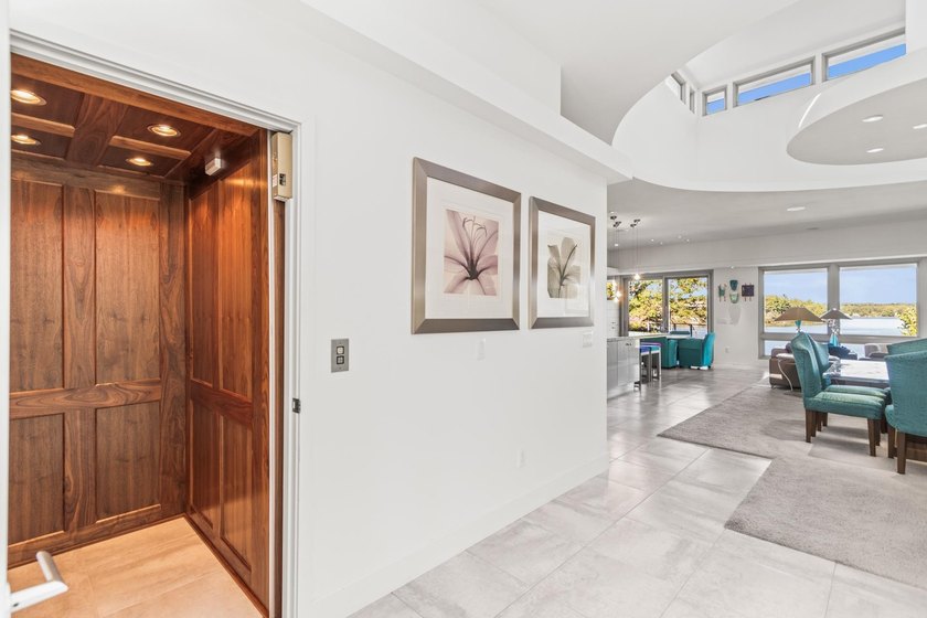 This stunning ranch home, designed by James R. Dresser in the - photo 23