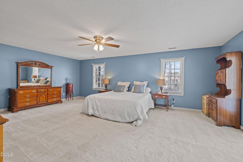 Motivated Sellers Beautiful home located in a well-established - photo 34