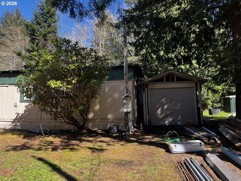 Situated on a desirable corner lot, this 0.15-acre property - photo 36