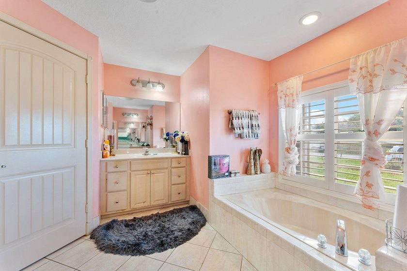 Spacious and well-maintained 3-bedroom, 2-bathroom home offering - photo 20