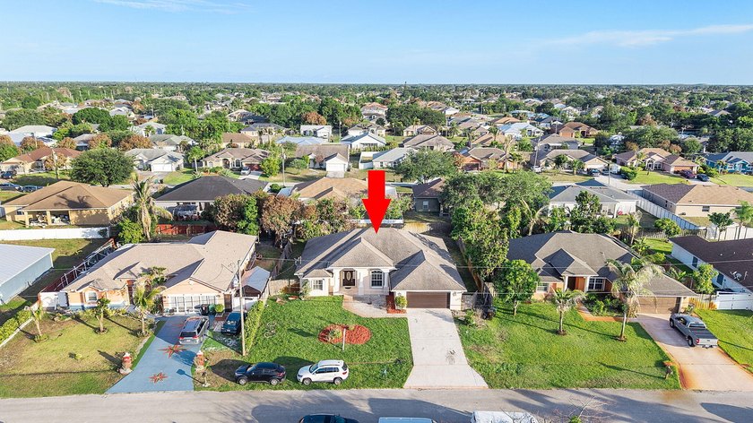 Spacious and well-maintained 3-bedroom, 2-bathroom home offering - photo 30