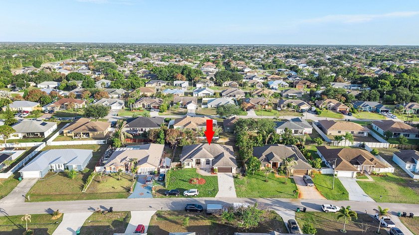 Spacious and well-maintained 3-bedroom, 2-bathroom home offering - photo 34