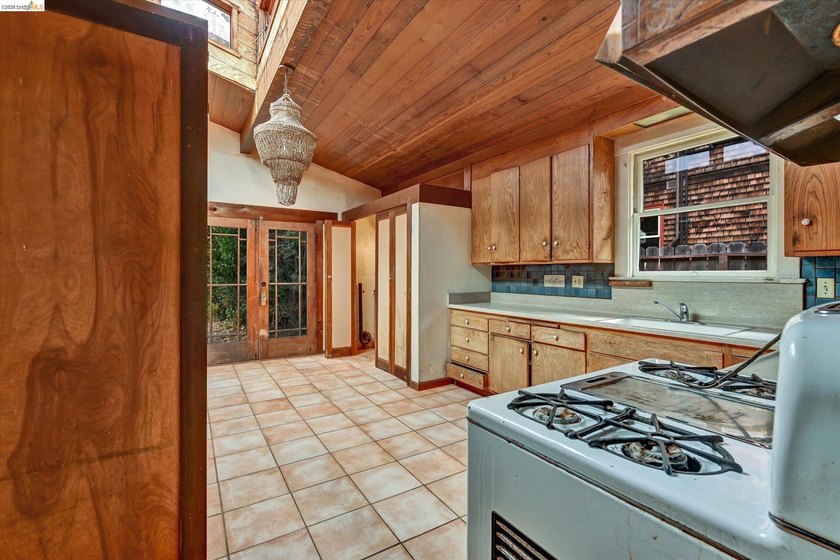 Located in the heart of South Berkeley, this property presents - photo 19
