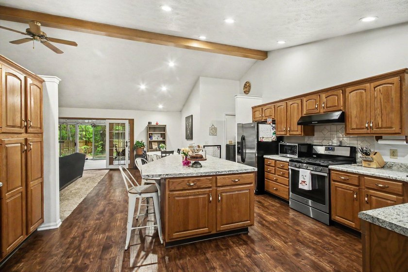 Welcome to this 3 bedroom, 2.5 bath home in Holland's desirable S - photo 4